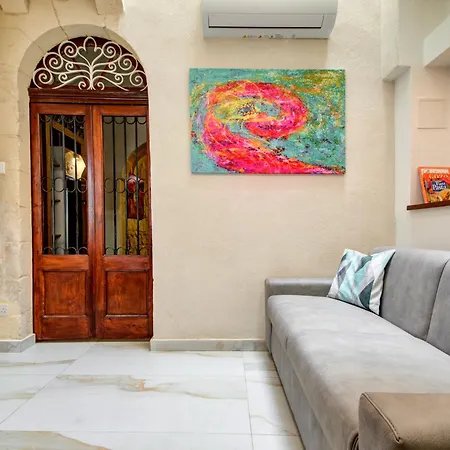 Stunning Modern-traditional 3br Townhouse In *