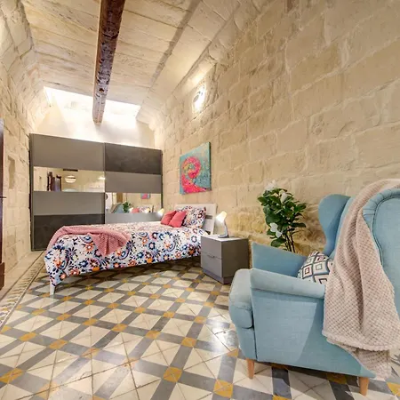 Stunning Modern-traditional 3br Townhouse In Nyaraló *