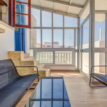 Stunning Modern-traditional 3br Townhouse In