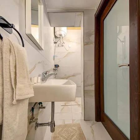 Stunning Modern-traditional 3br Townhouse In Holiday home