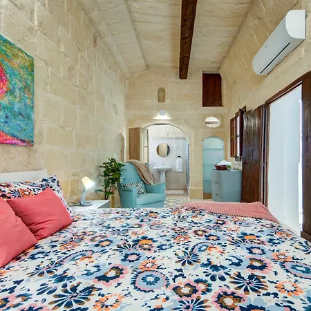 Stunning Modern-traditional 3br Townhouse In Mosta