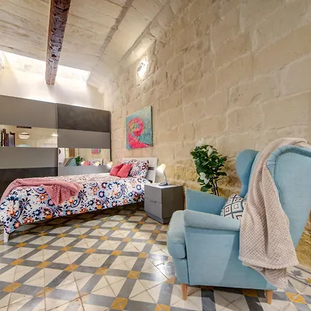 Stunning Modern-traditional 3br Townhouse In