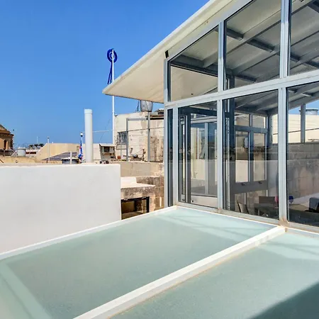 Stunning Modern-traditional 3br Townhouse In *