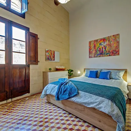 Stunning Modern-traditional 3br Townhouse In Mosta