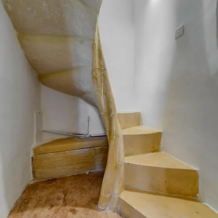 Stunning Modern-traditional 3br Townhouse In