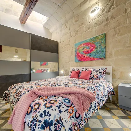 Stunning Modern-traditional 3br Townhouse In *