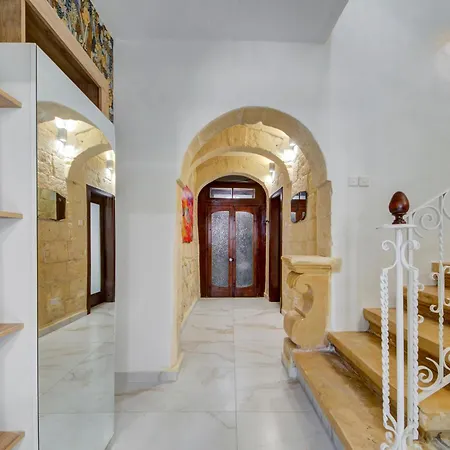 Stunning Modern-traditional 3br Townhouse In Mosta