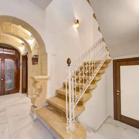 Stunning Modern-traditional 3br Townhouse In Holiday home