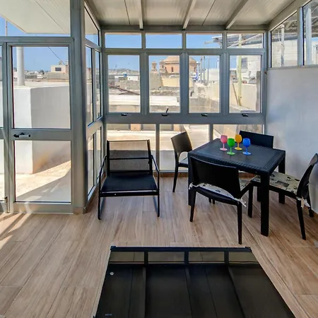 Stunning Modern-traditional 3br Townhouse In *