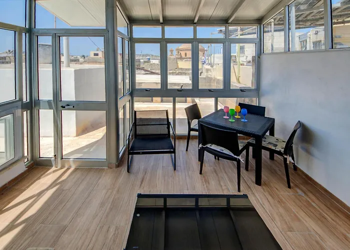 Stunning Modern-traditional 3br Townhouse In *